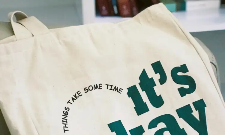 Mencuci totebag canvas, Sumber: pexels.com