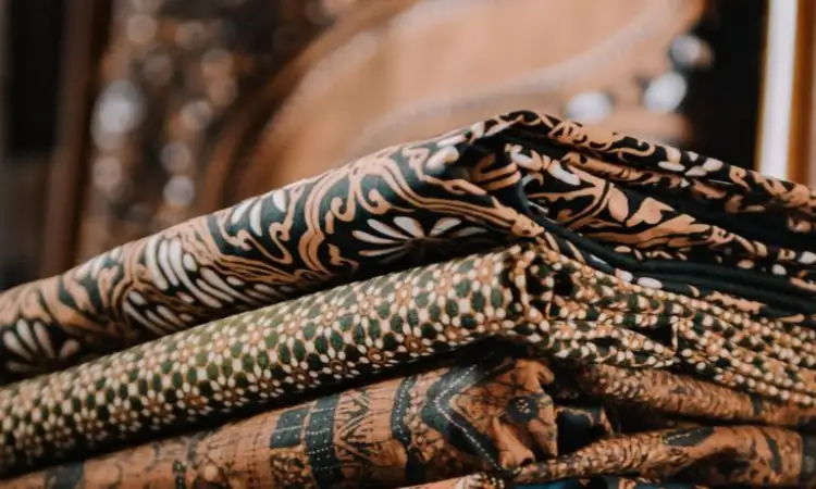 Mencuci batik baru, Sumber: pinimg.com