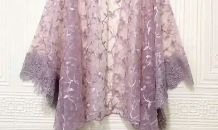 Mencuci kebaya brokat, Sumber: rri.co.id