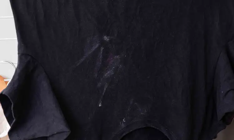 Baju hitam luntur, Sumber: thespruce.com