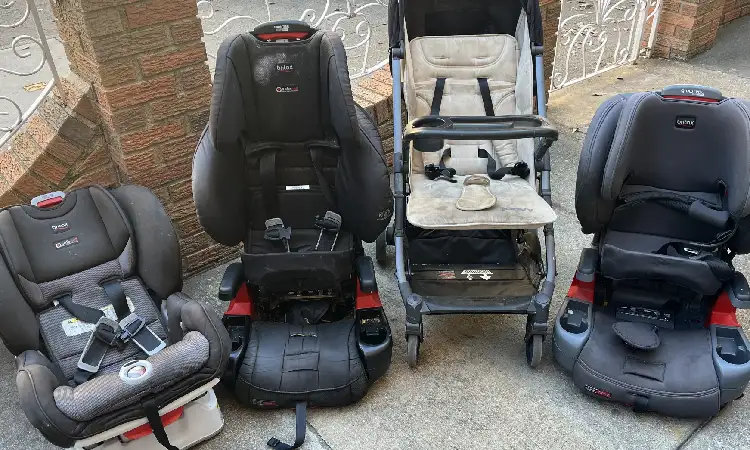 Mencuci car seat bayi, Sumber: apartmenttherapy.info