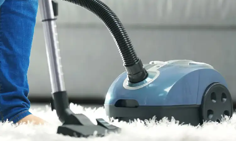 Menggunakan vacuum cleaner, Sumber: eraspace.com