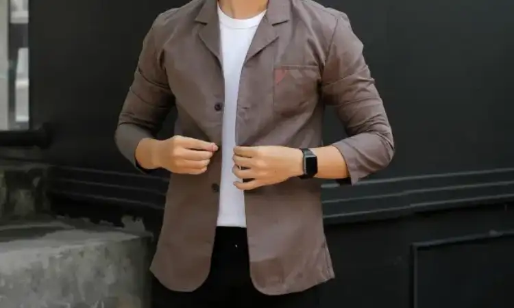 Blazer Semi Formal dan Inner Polos, Sumber: ibyteimg.com