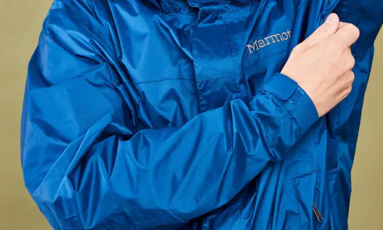 Kesalahan mencuci jaket outdoor, Sumber: people.com