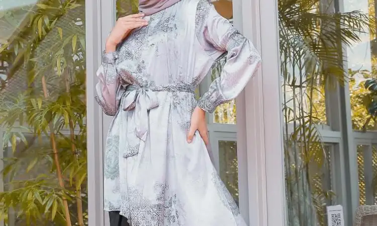 Outfit kondangan wanita, Sumber: hijup.com