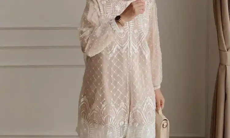 Tunik Minimalis dan Celana Kulot, Sumber: popbela.com