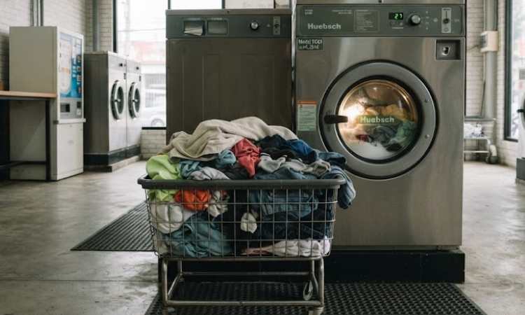 Keuntungan menggunakan jasa laundry kiloan, Sumber: AI