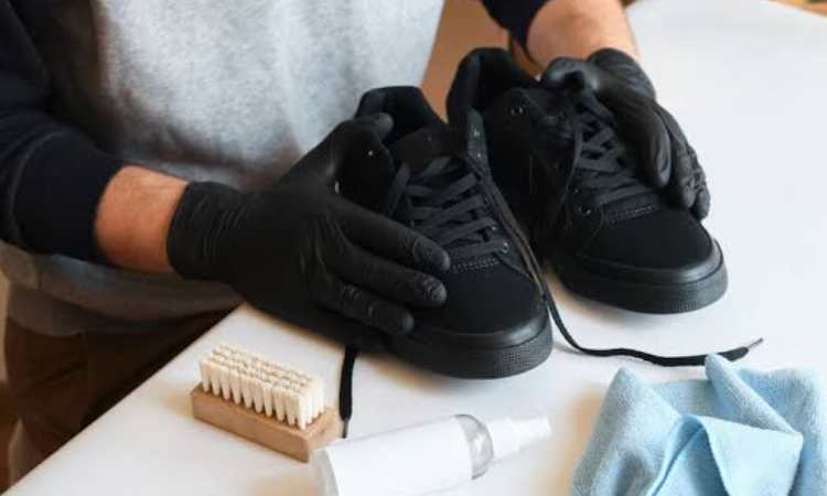 Solusi mencuci sepatu dan sandal, Sumber: gstatic.com