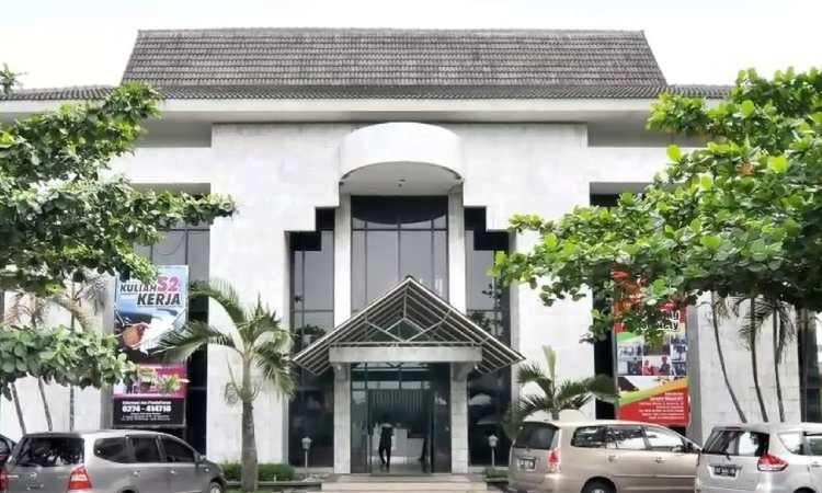 Laundry mahasiswa STIE Widya Wiwaha, Sumber: youtube.com