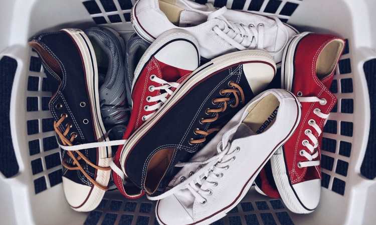 Layanan laundry sepatu profesional, Sumber: AI